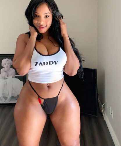 Kemer escort Büşranın kıvrımlı ve fantezi vücudu