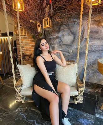 Funda Lara Öpüşen Escort Güzeli